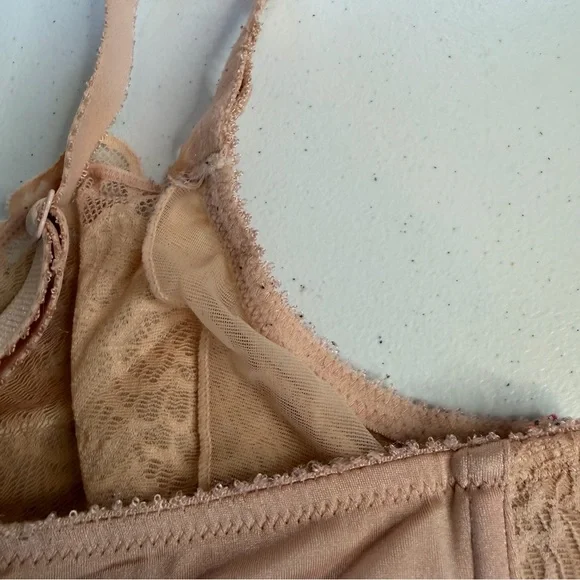 Deesse Femme Couture Nude Beige Lace Underwire Unpadded Bra size 42H Lot of 2 - Picture 6 of 9